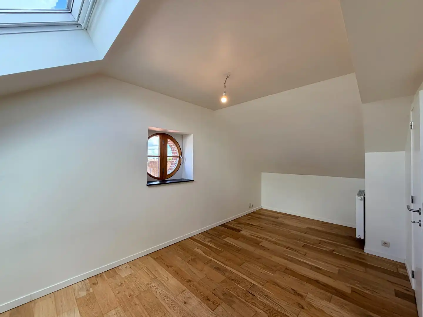 Gerenoveerd duplex-appartement met twee slaapkamers te Ardooie centrum! foto 8