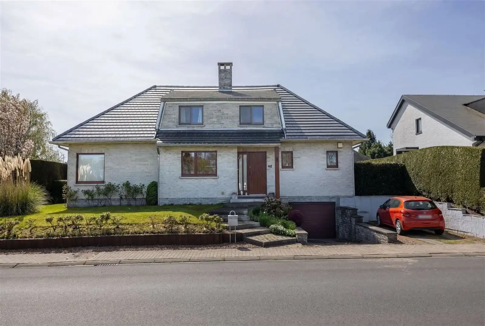 Villa in gegeerde buurt foto 2