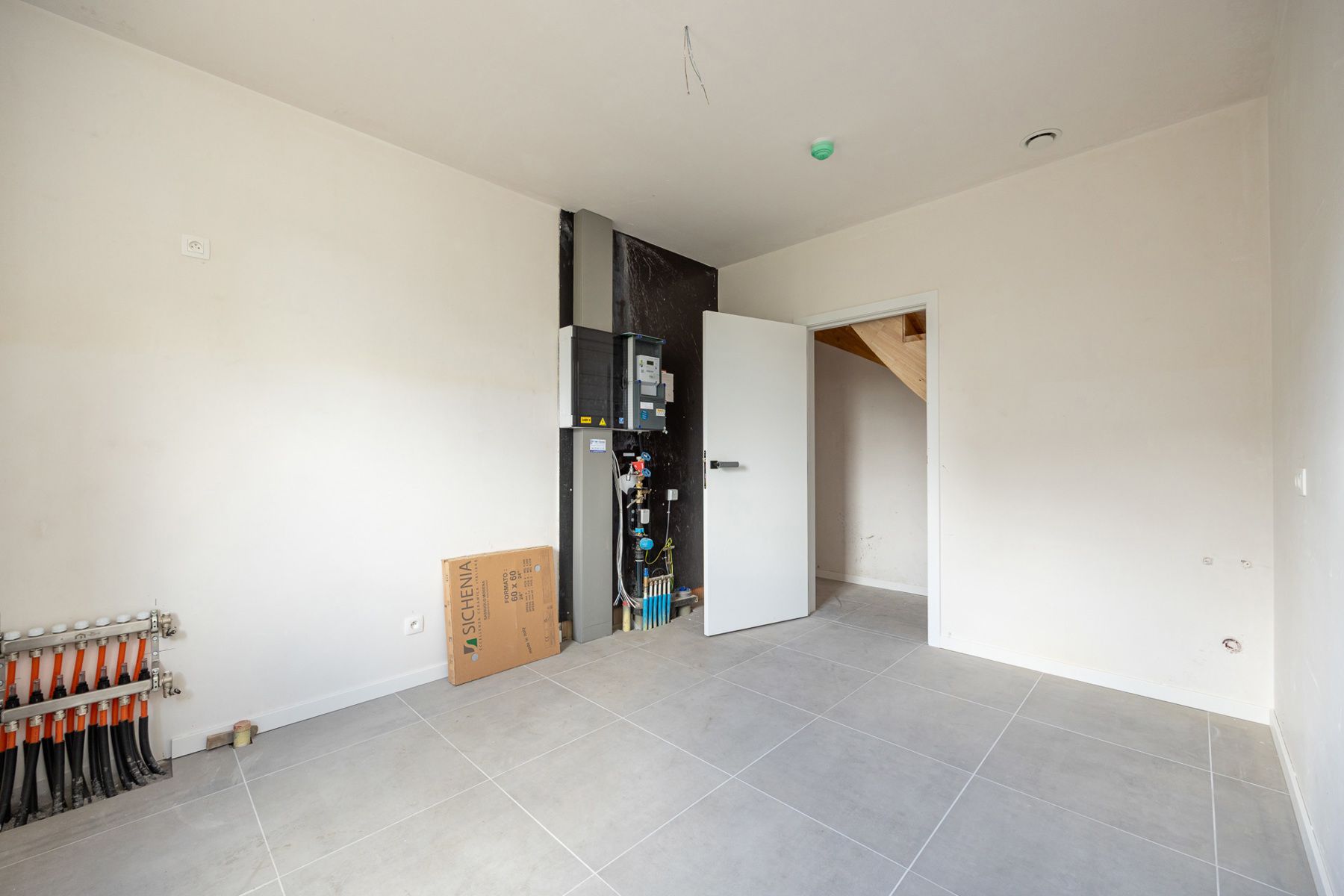 Ruime gezinswoning (ca 245 m²) met 4 slaapkamers op perceel van ca. 303 m². foto 12