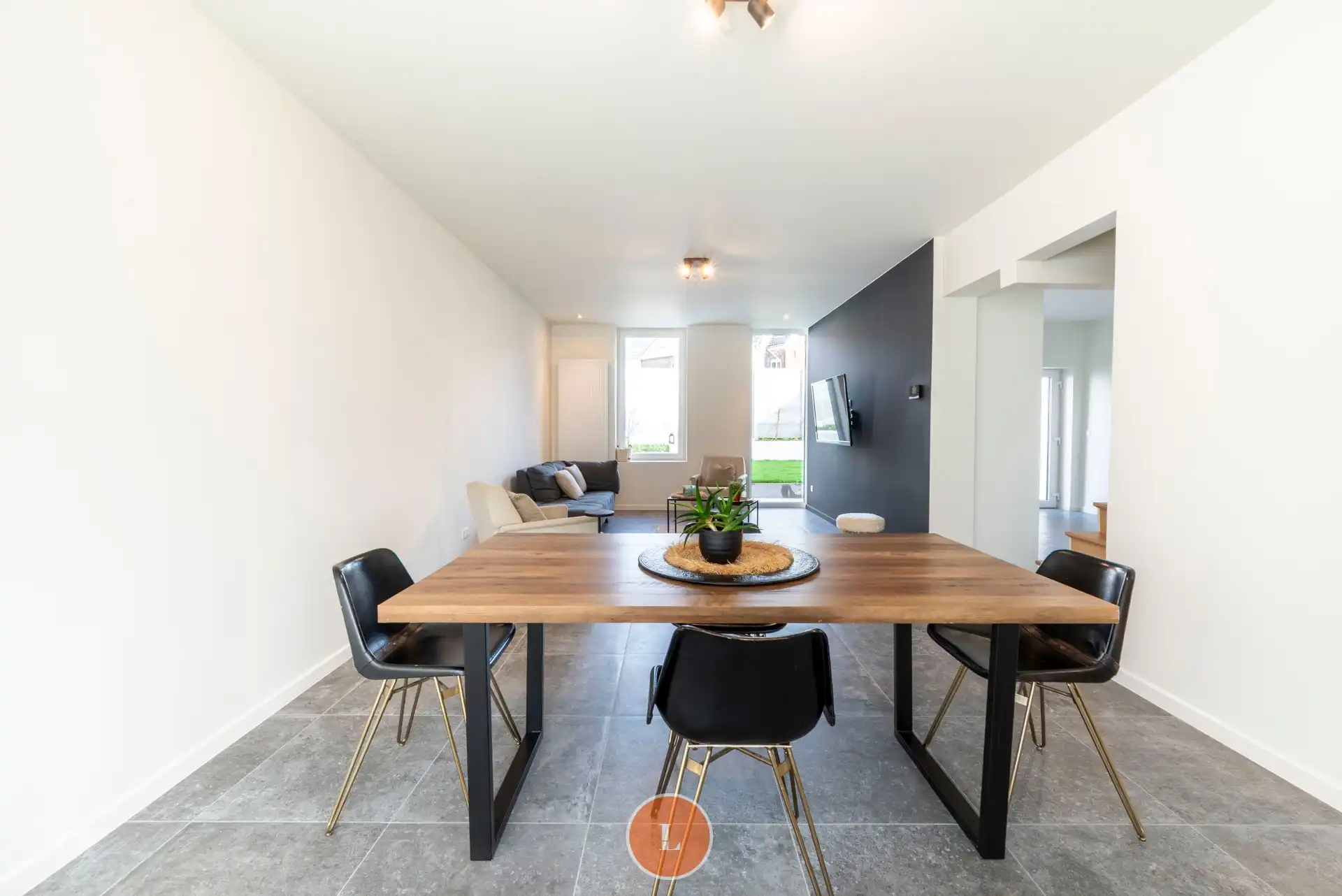 Instapklare totaal gerenoveerde woning met 5 ruime slaapkamers, EPC A, tuin en garage foto 3