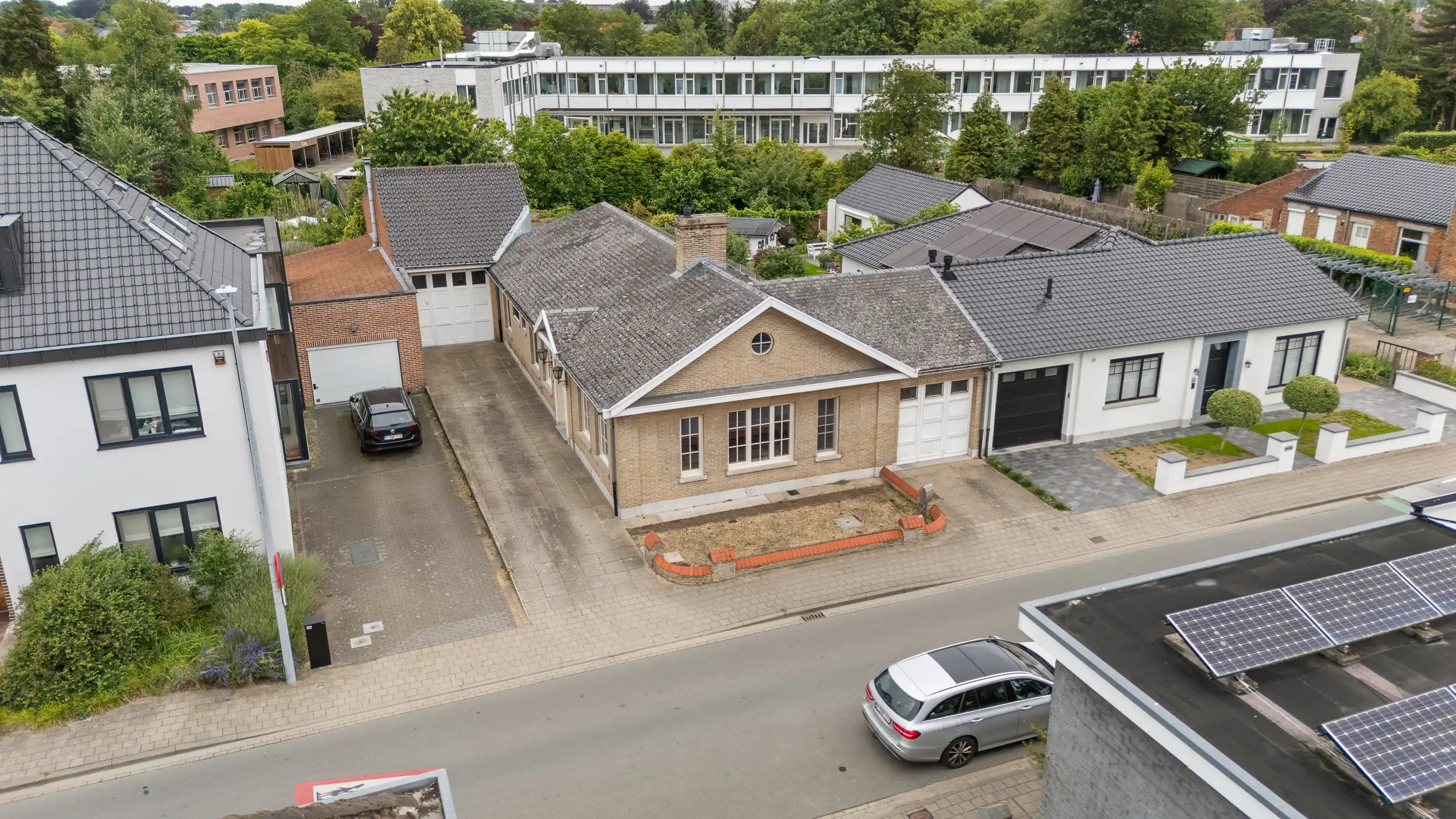 Ruime bungalow met magazijn op 1.101 m² grond foto 17