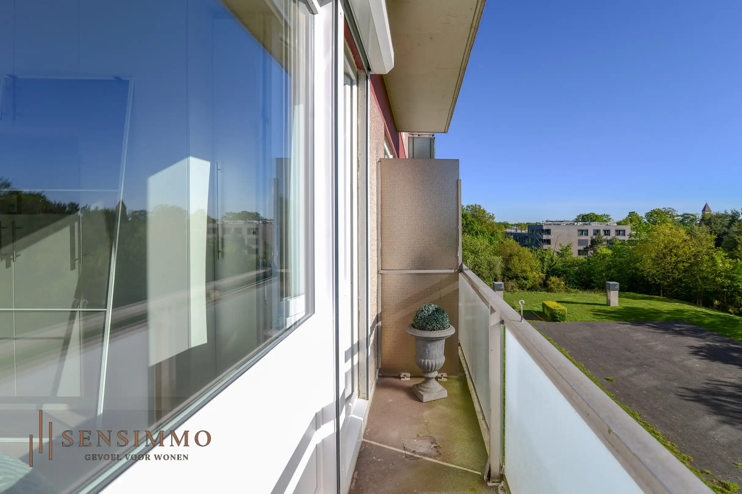 Gerenoveerd 3 slaapkamer appartement met kelderberging vlakbij Genk centrum! foto 18