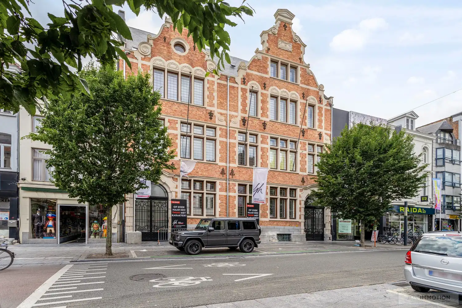 Prachtig appartement te huur in centrum Kortrijk - mét parking en kelder foto {{pictureIndex}}