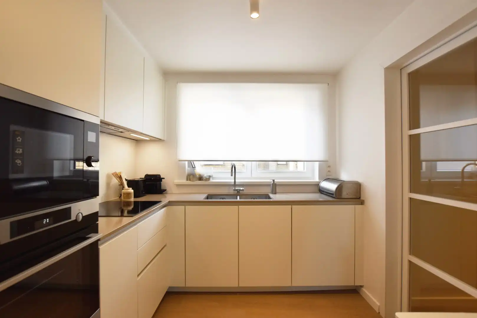 Mooi gemeubeld appartement rustig gelegen, doch centraal foto 5