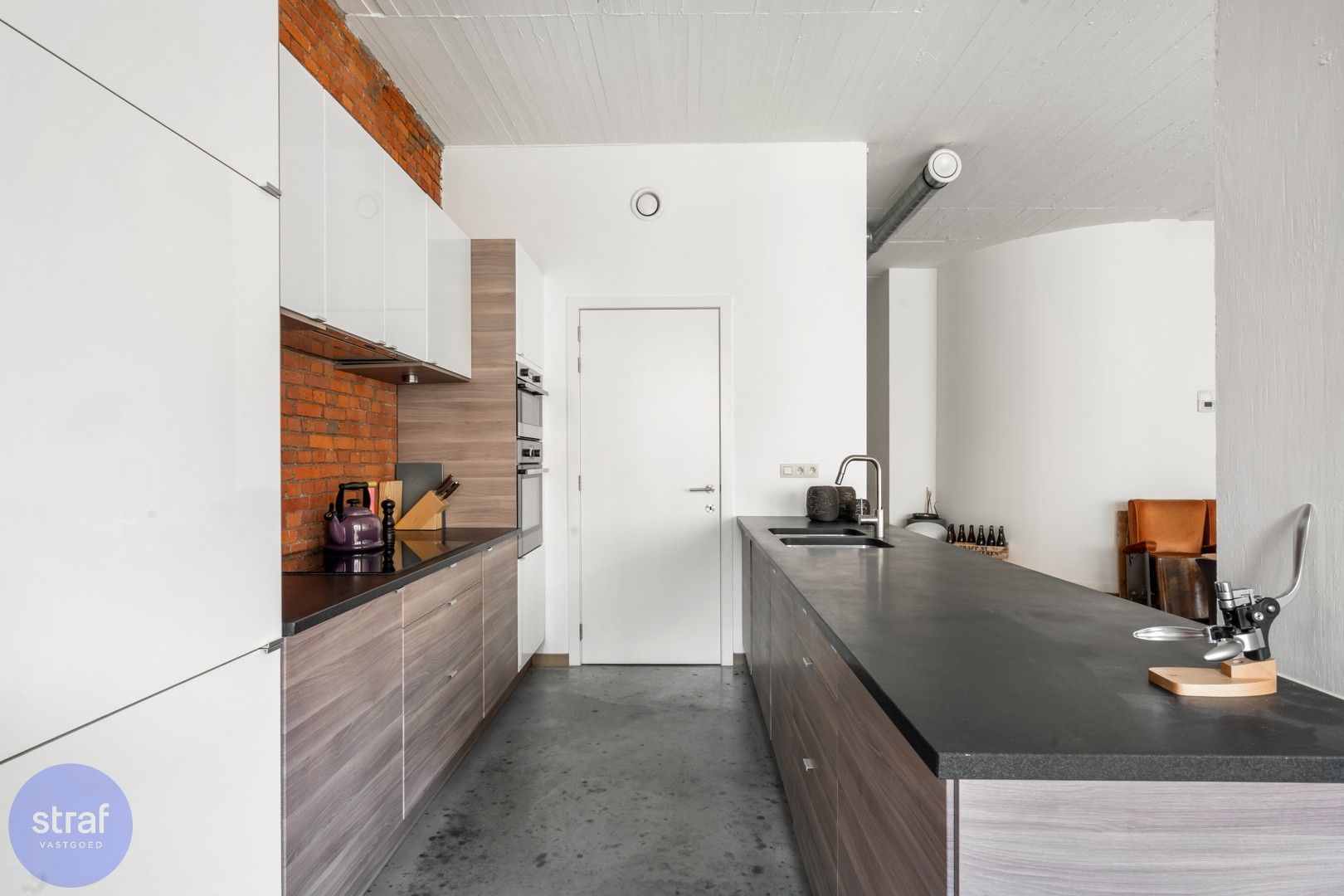 Modern appartement met open leefruimte en gezellige stadstuin in Berchem foto 11