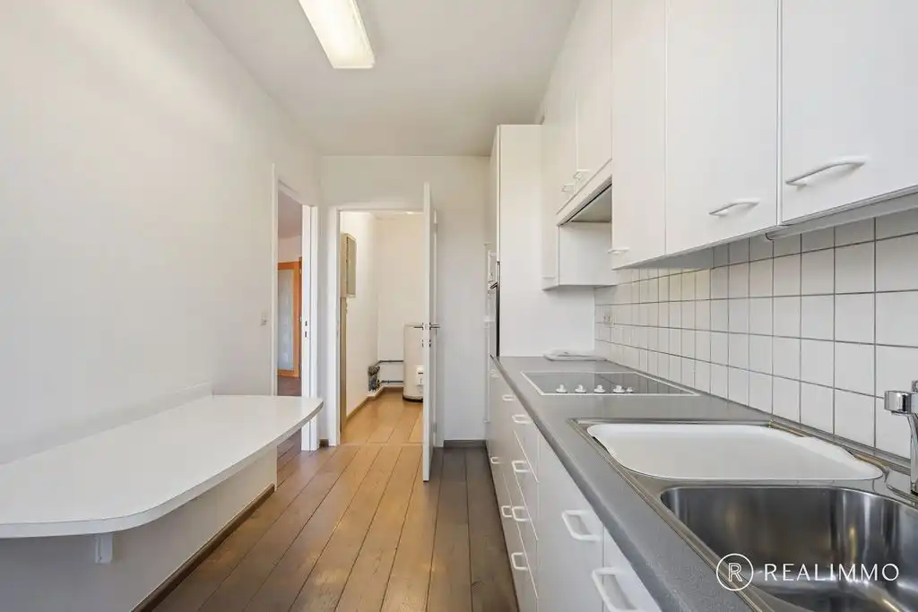 Ruim appartement met 3 slaapkamers én garage in het hartje Zwevegem! foto 9