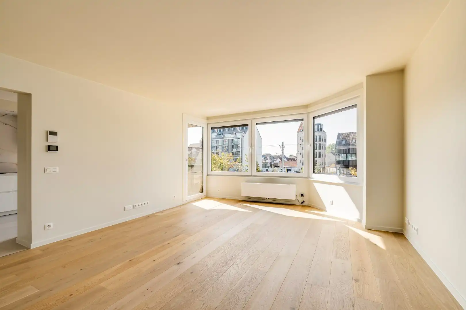 Totaal gerenoveerd appartement met open zicht en uitzonderlijke terrassen op topligging in Heist. foto 5