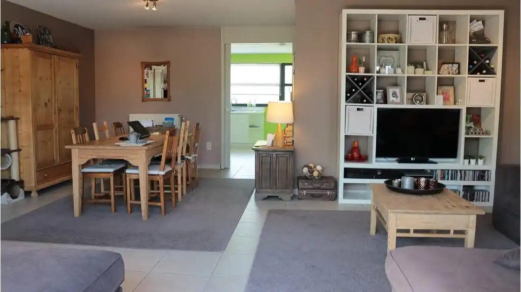 Ruime 3-slaapkamerduplex met Autostandplaats te huur in Zedelgem foto 3