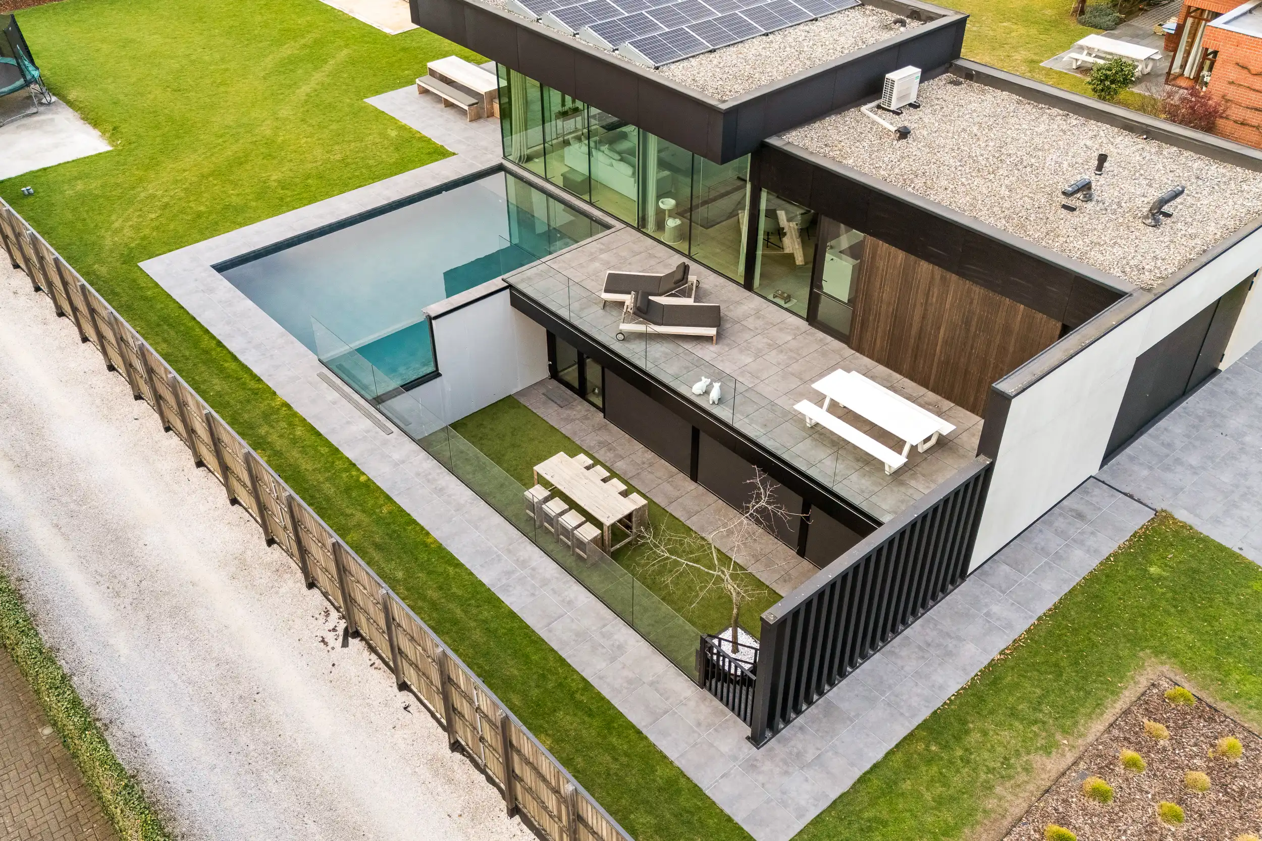 Designvilla in residentiële, doodlopende, woonwijk foto 32