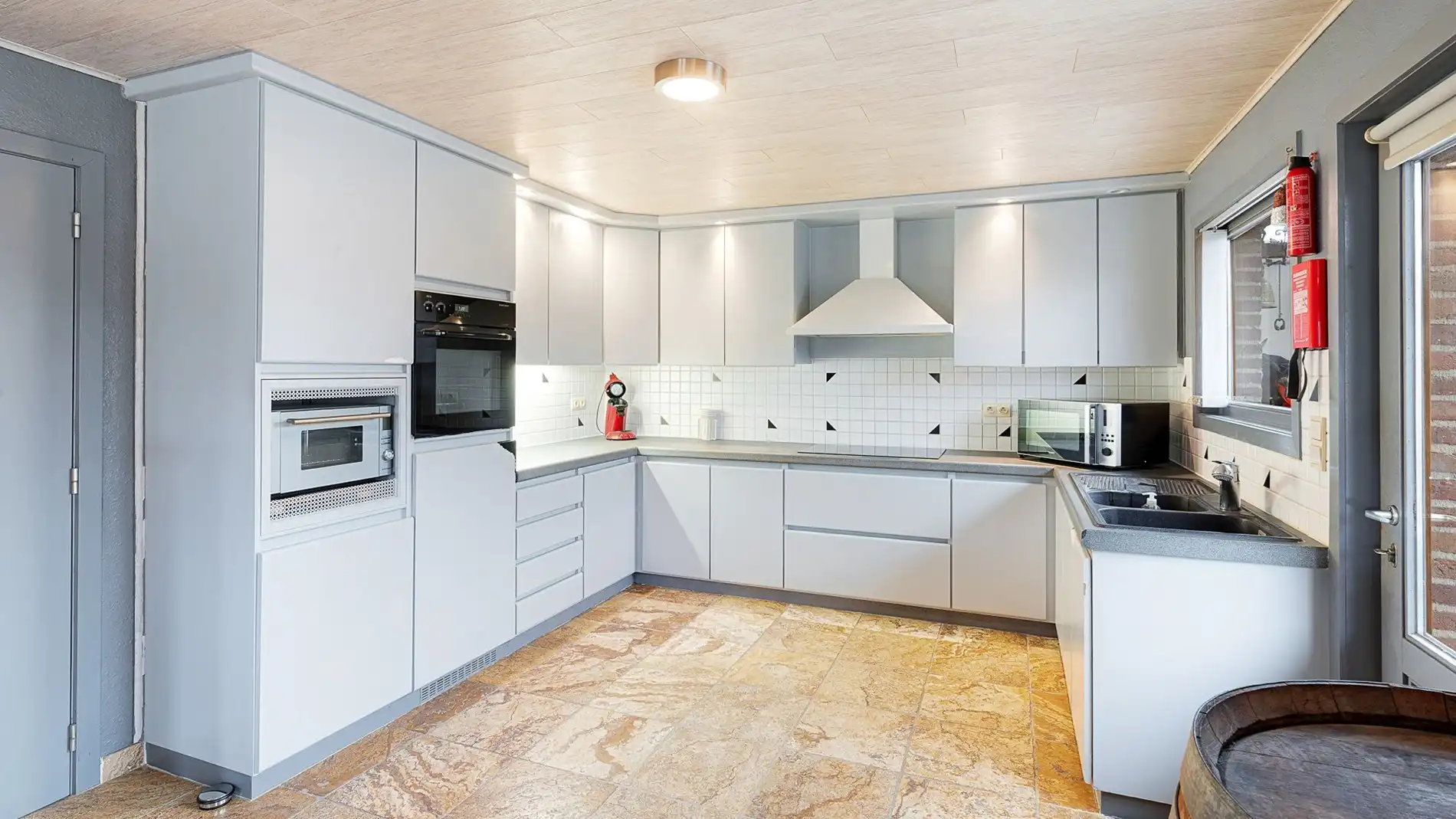 Alleenstaande bungalow met open zichten vlakbij Brugge foto 12