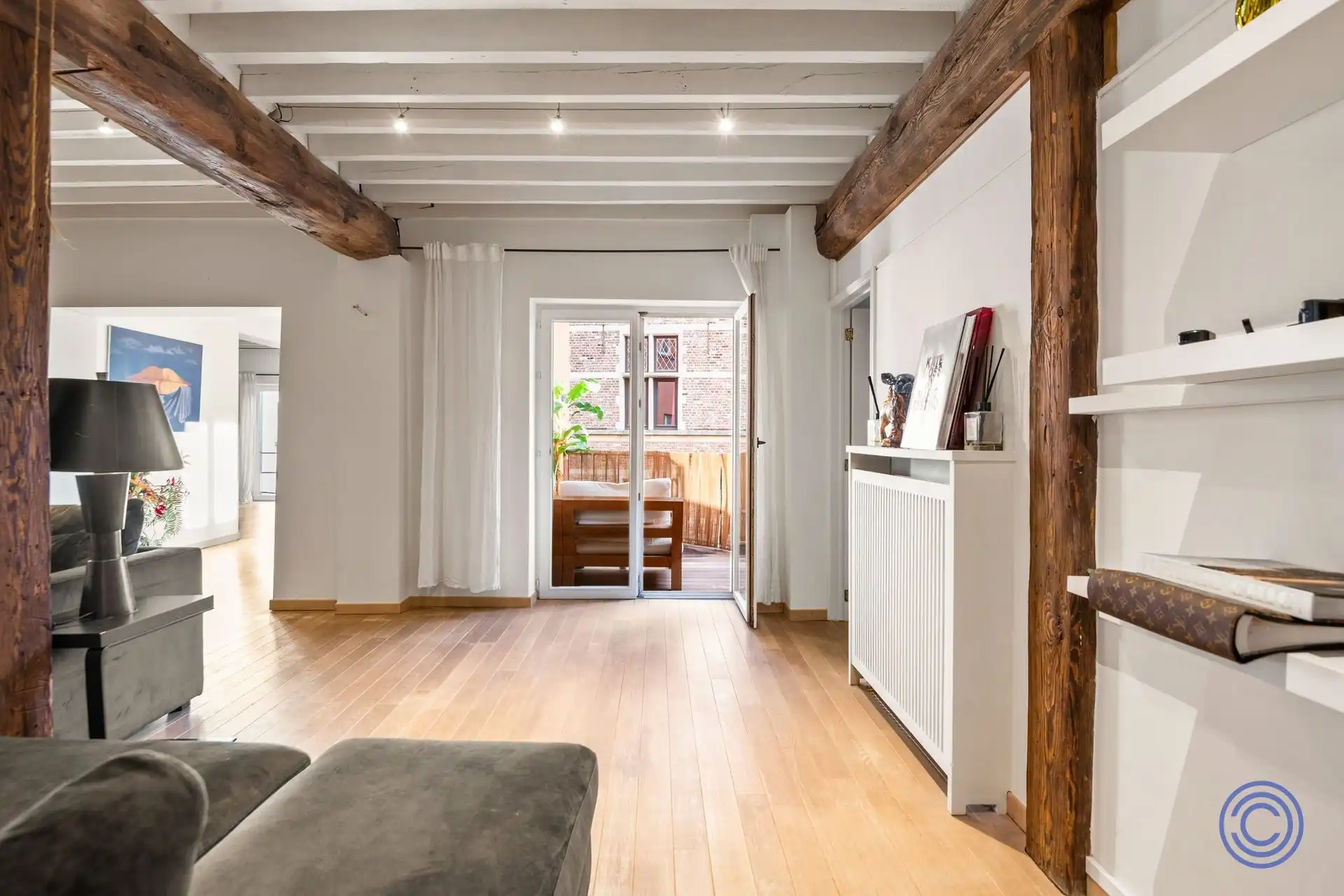 Karaktervol appartement van 195 m² met terras aan de voet van de kathedraal foto 3
