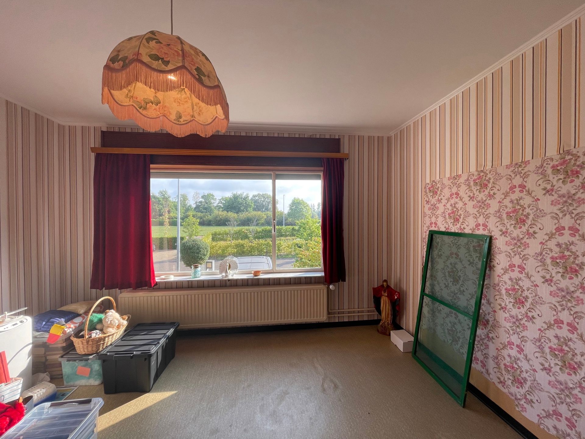 Te renoveren woning met veel potentieel foto 17