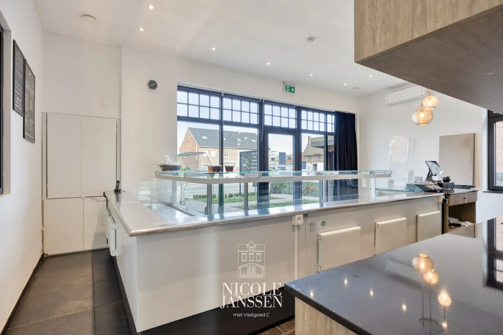Handelspand met bovenwoning foto 6