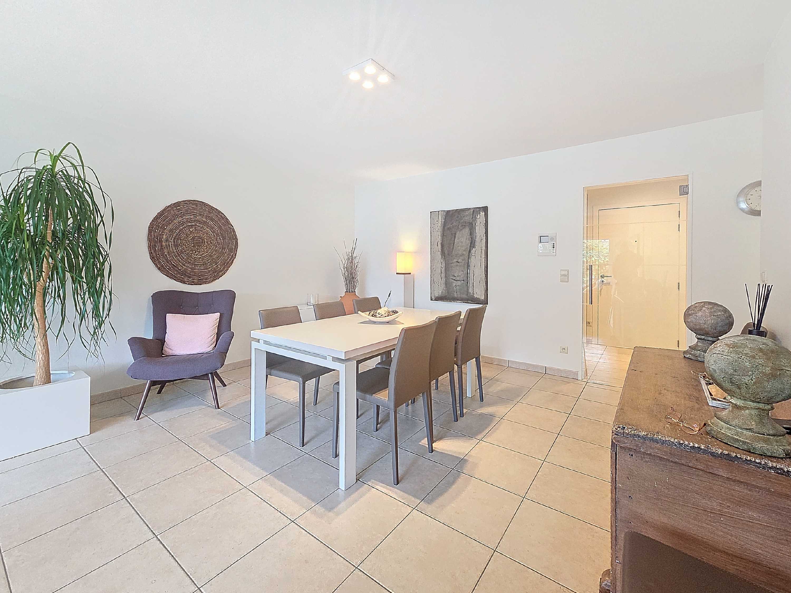 Instapklaar villa-appartement met groot terras op 300m van zee te Nieuwpoort foto 5