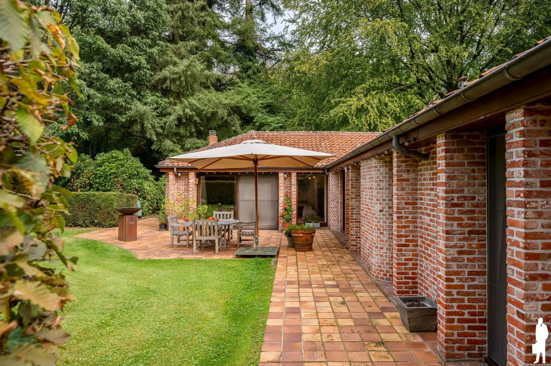 Karaktervolle gelijkvloerse villa op ca. 2.000 m² in zeer rustige, gegeerde en autoluwe wijk Dennendael en dichtbij het natuurgebied foto 47
