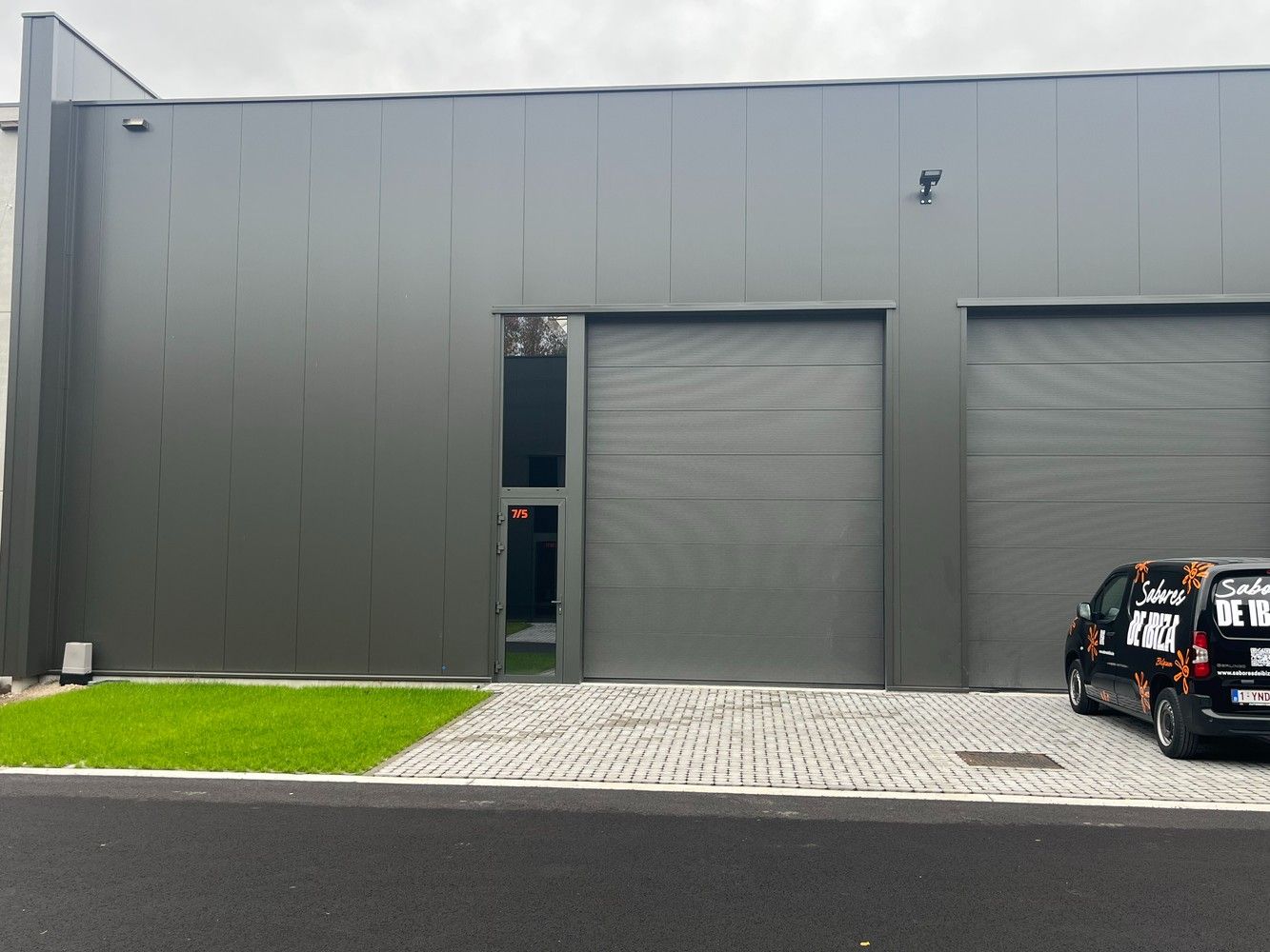 KMO-unit 23 +/- 328m² foto {{pictureIndex}}