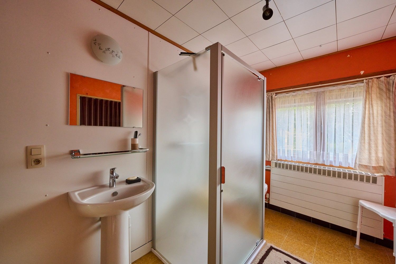 Vrijstaande woning gelegen op een zuidgericht perceel nabij het centrum van Hechtel foto 11