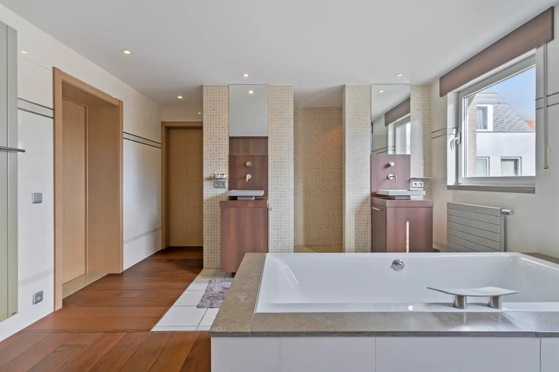 Woning met commerciële ruimte in het centrum van Aalter! foto 12