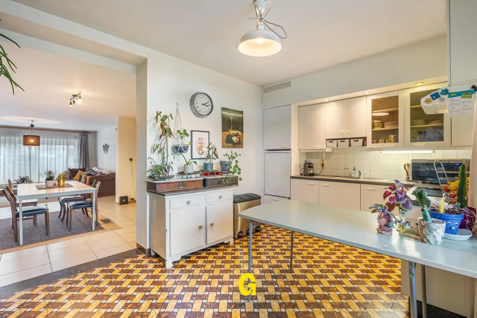 Leuke rijwoning met karakter, 3 slaapkamers, uitbreidingsmogelijkheden op zolder en gezellig tuintje met carport bereikbaar langs achter. foto 9