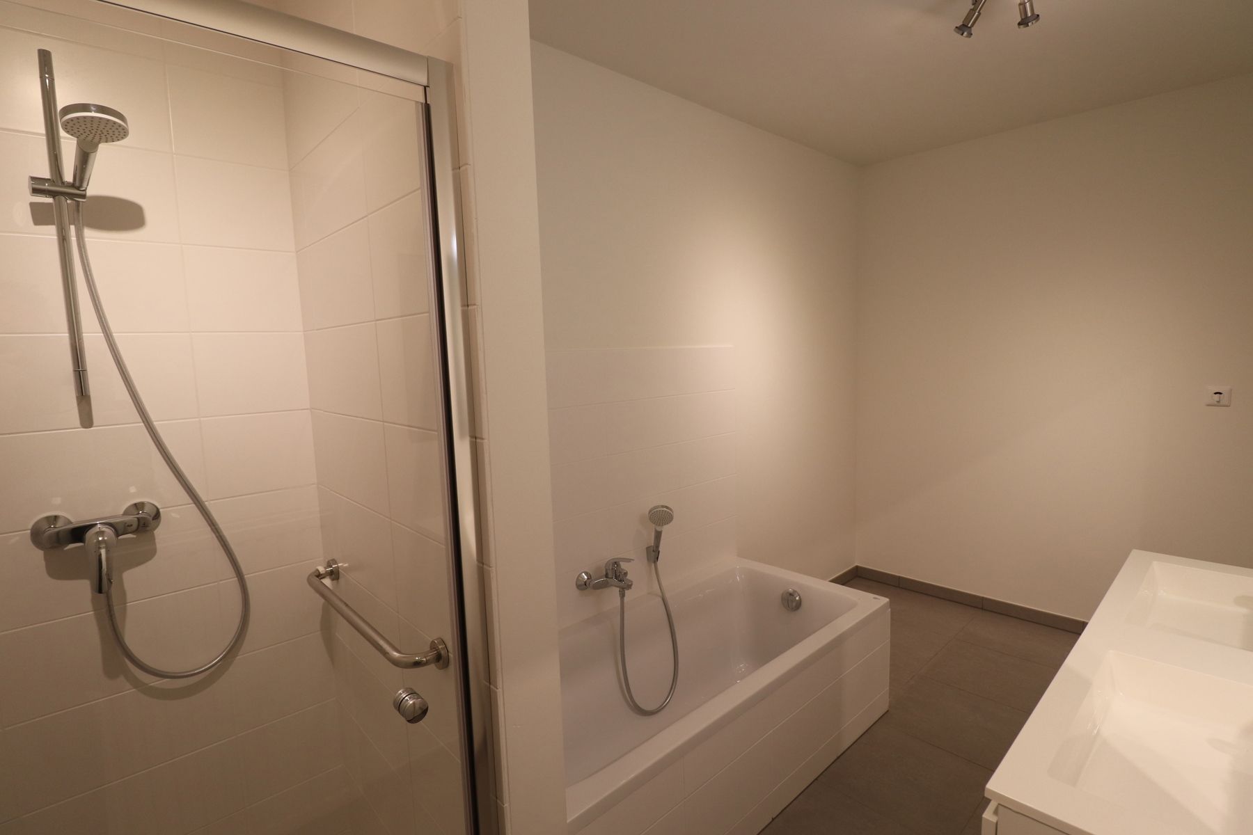 Een ruim 2-slaapkamerappartement met 2 terrassen, autostaanplaats met kelderberging. foto 14