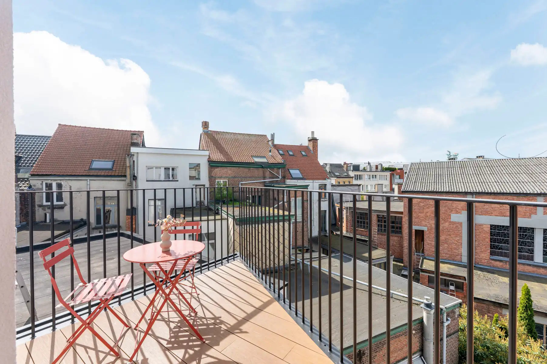 Gerenoveerd appartement met privé terras nabij Marnixplaats foto 10