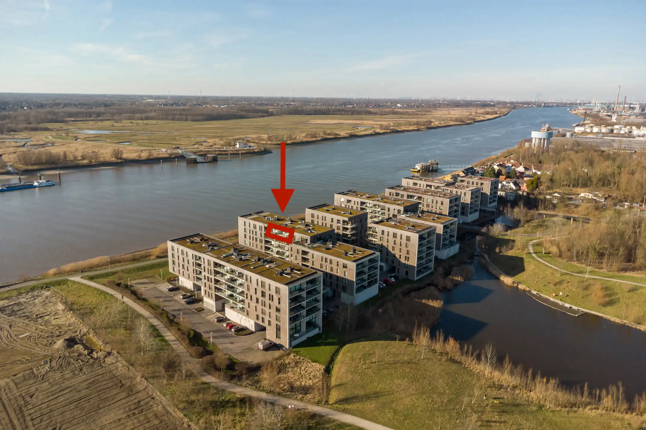 Appartement met 2 slaapkamers + autostaanplaats + ruim terras met een fantastisch panorama foto 4