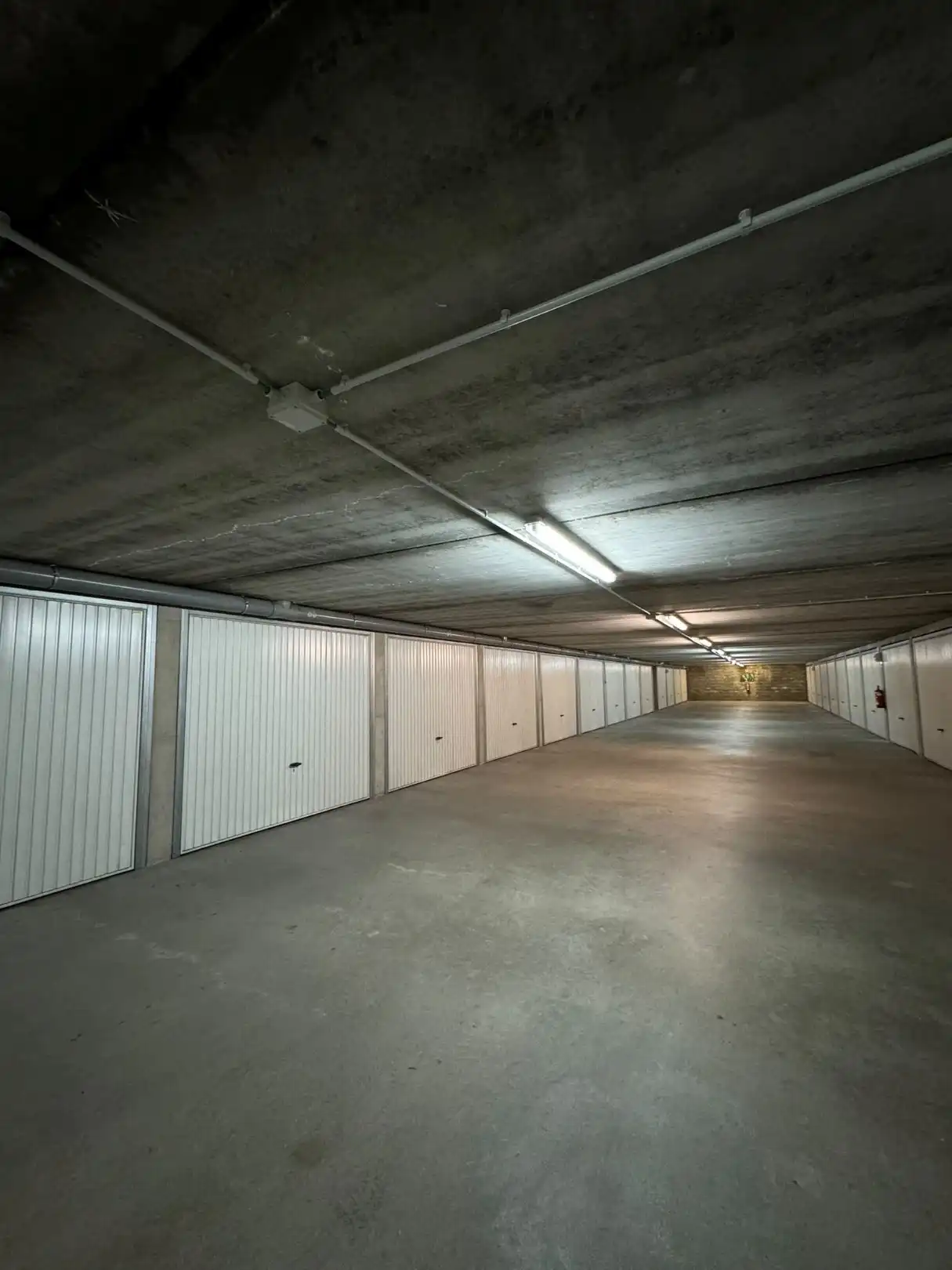 Praktische garage foto 4