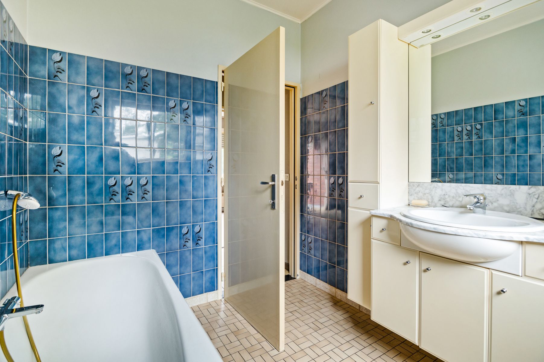 Gelijkvloerse villa met 3 slks op 2800m2 grond foto 14