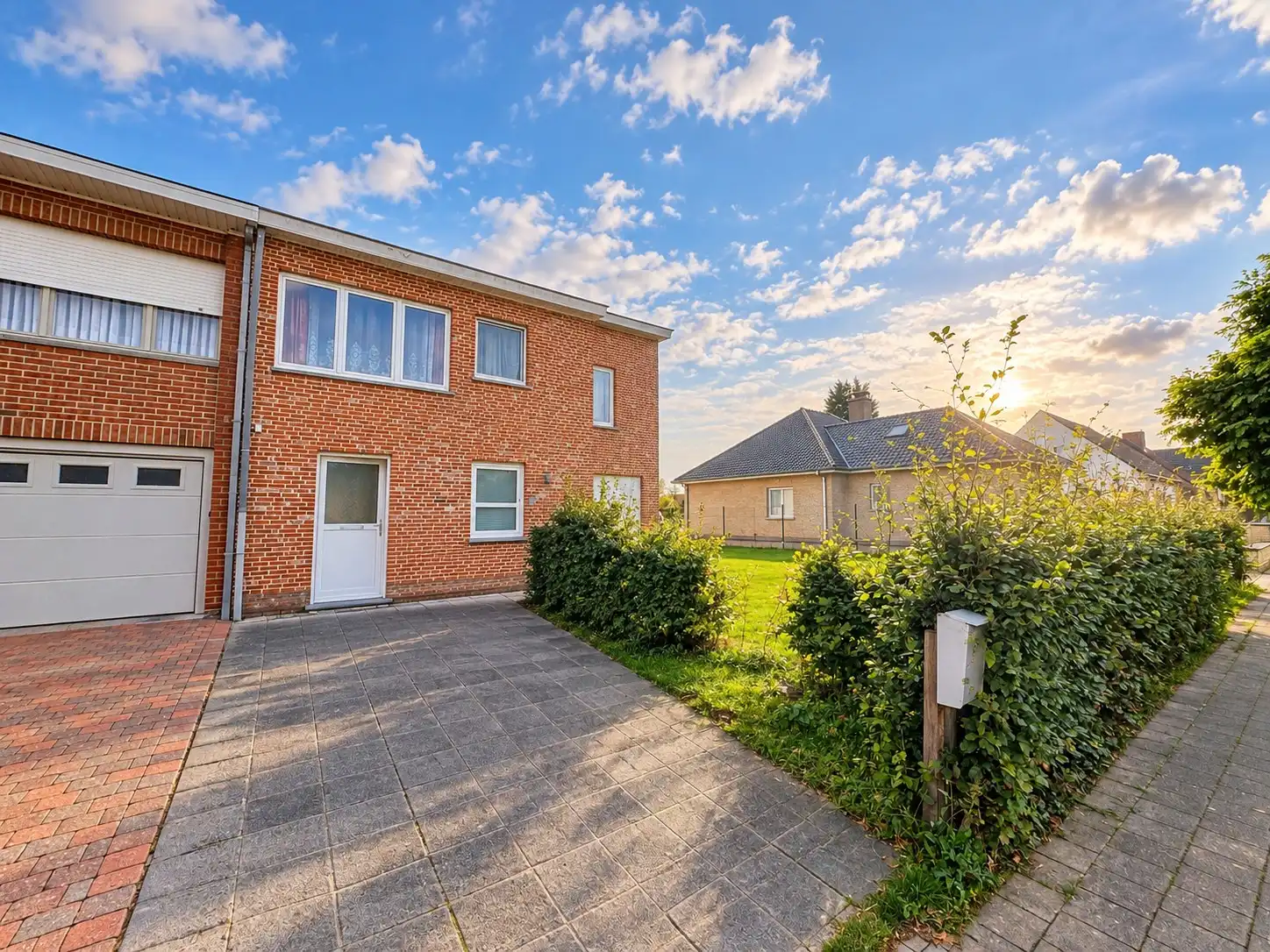 Ruime woning te koop op een perceel van 604 m² in Rollegem-Kapelle foto {{pictureIndex}}
