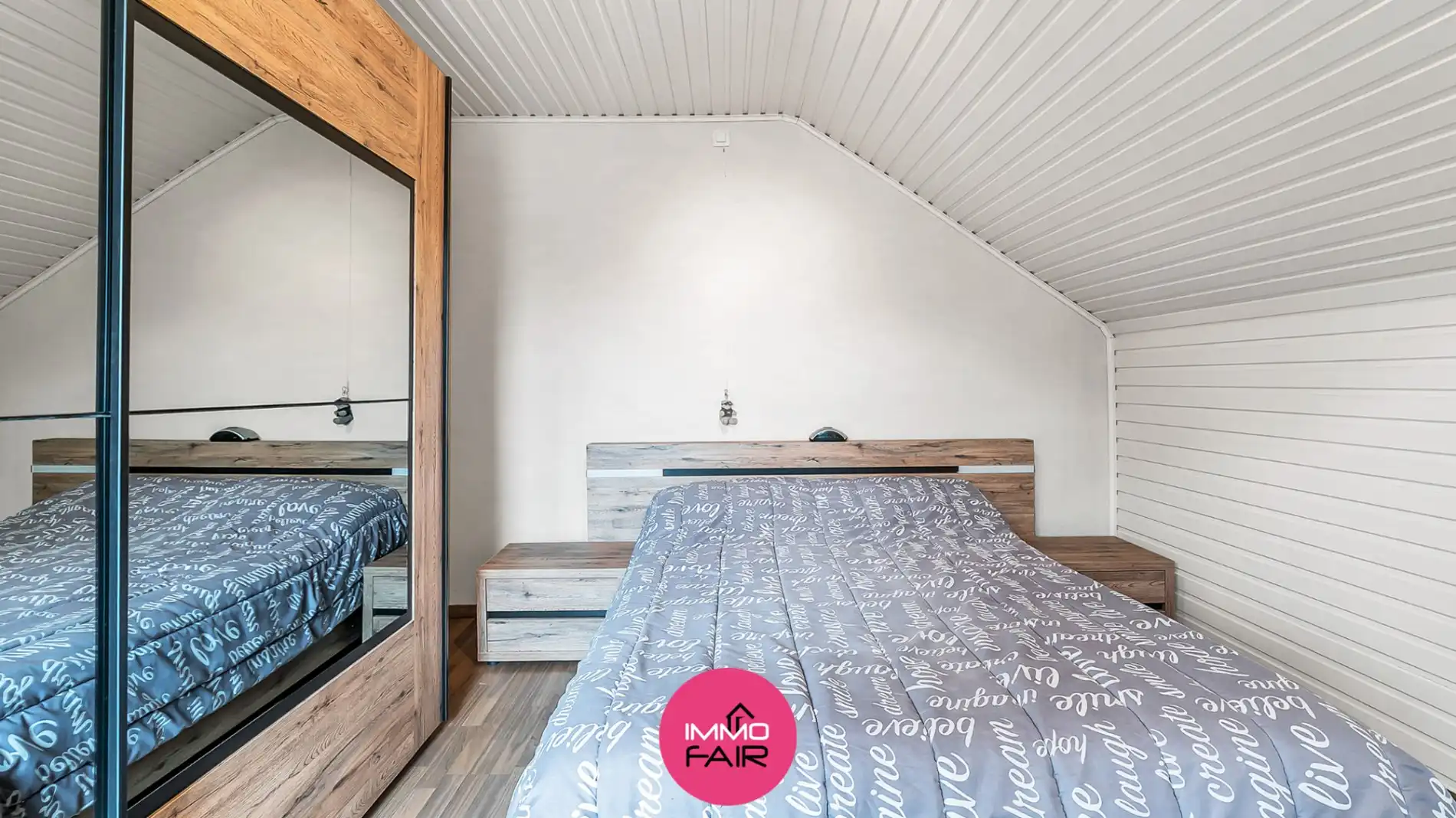 Knusse, betaalbare woning met dubbele garage in het geliefde Leut! foto 8