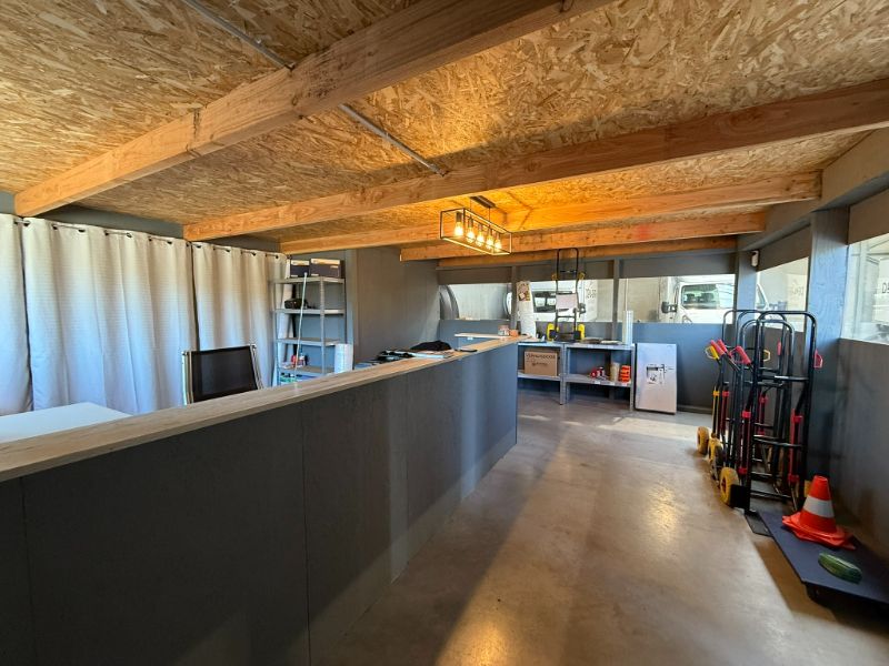 Opbrengsteigendom met verhard terrein aan straatzijde (45m²) te koop op TOPlocatie foto 8