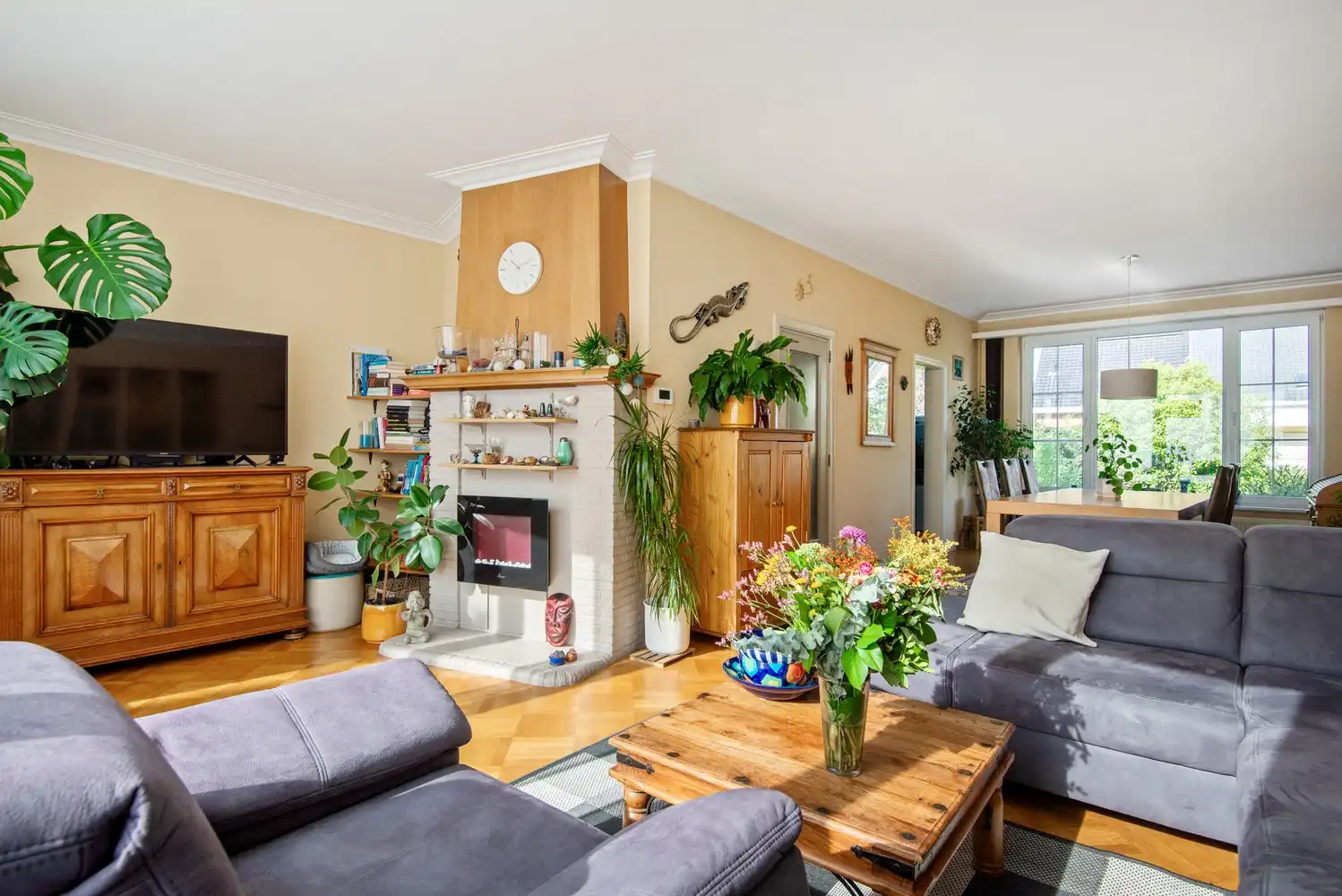 Ruime bel-etagewoning met vier slaapkamers op uitstekende locatie te Mortsel foto 2