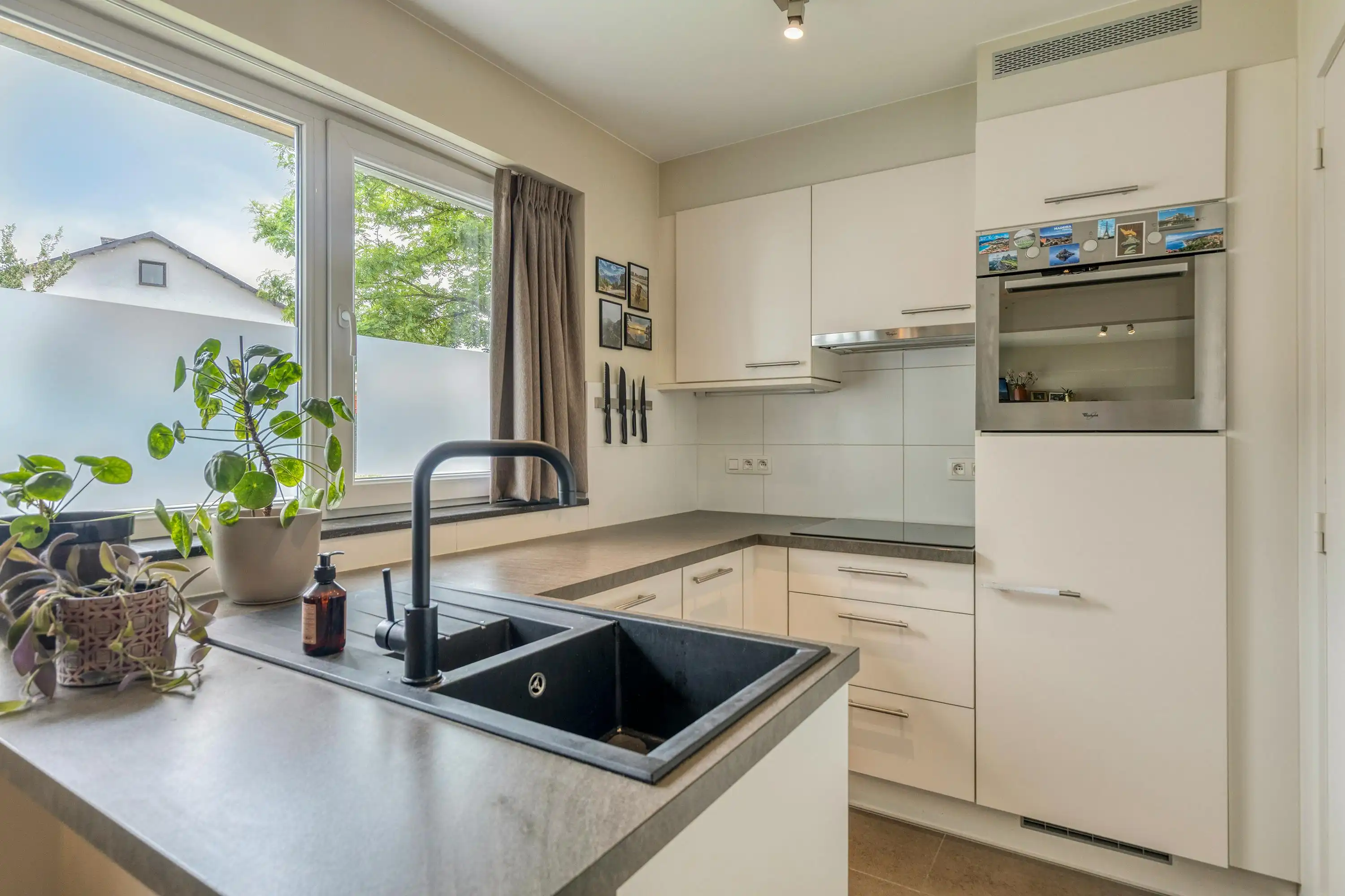 Lichtrijk appartement met 2 slaapkamers en ruime buitenruimte te Zwijnaarde foto 5