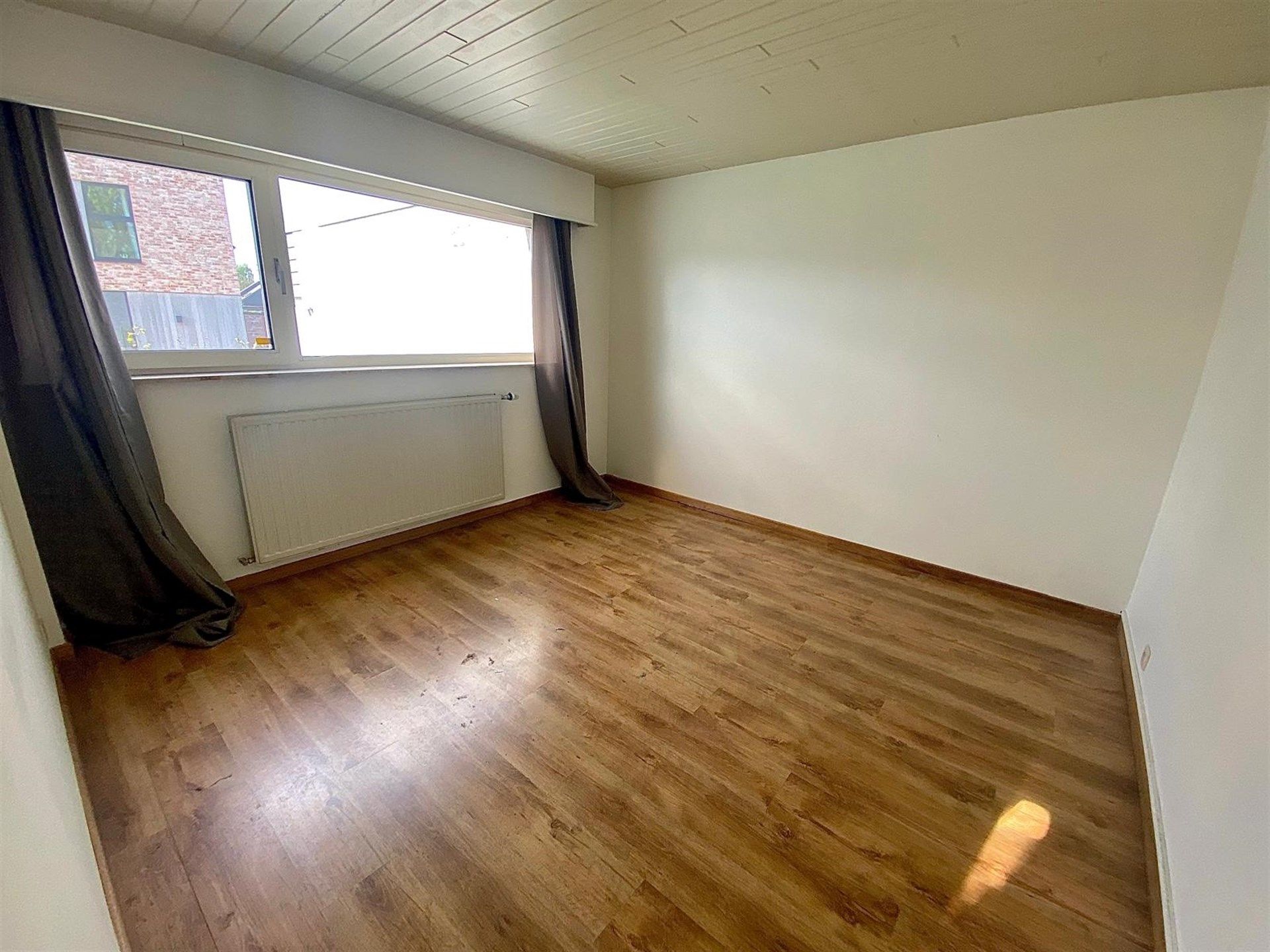 Ruime bungalow met twee slaapkamers en grote tuin foto 16