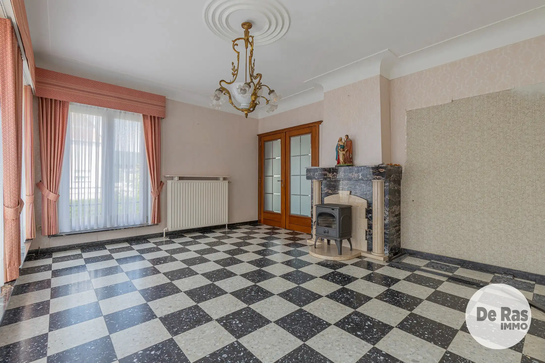ERONDEGEM - Solide, te renoveren woning met 3 kamers foto 5