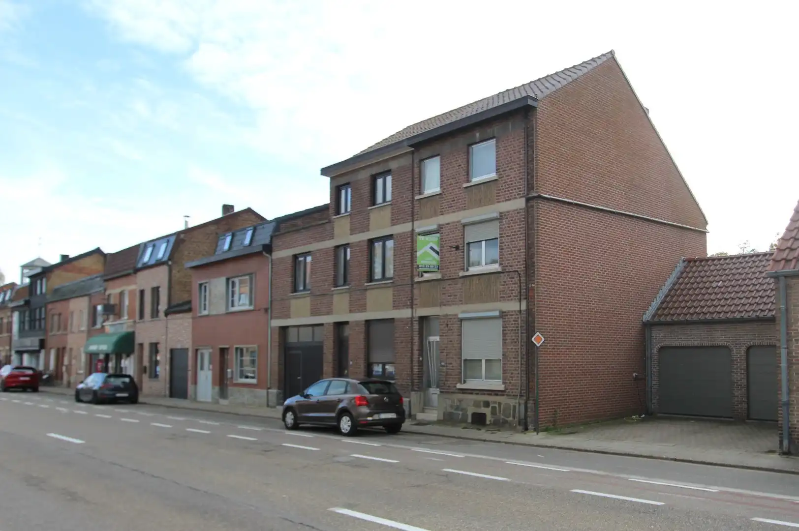 Ruime woning met terras en diepe tuin - stadsrand Tongeren foto 17