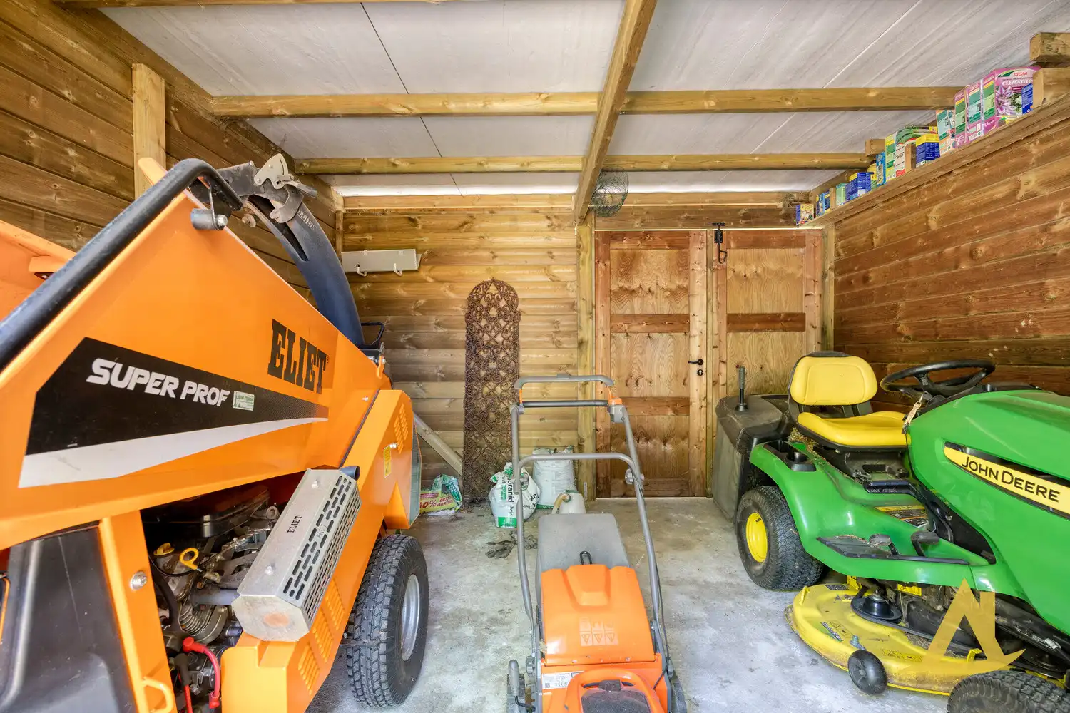 EXCLUSIEVE VILLA MET PARKTUIN EN ZWEMVIJVER OP EEN PERCEEL VAN 1HA 5A 16CA! foto 61