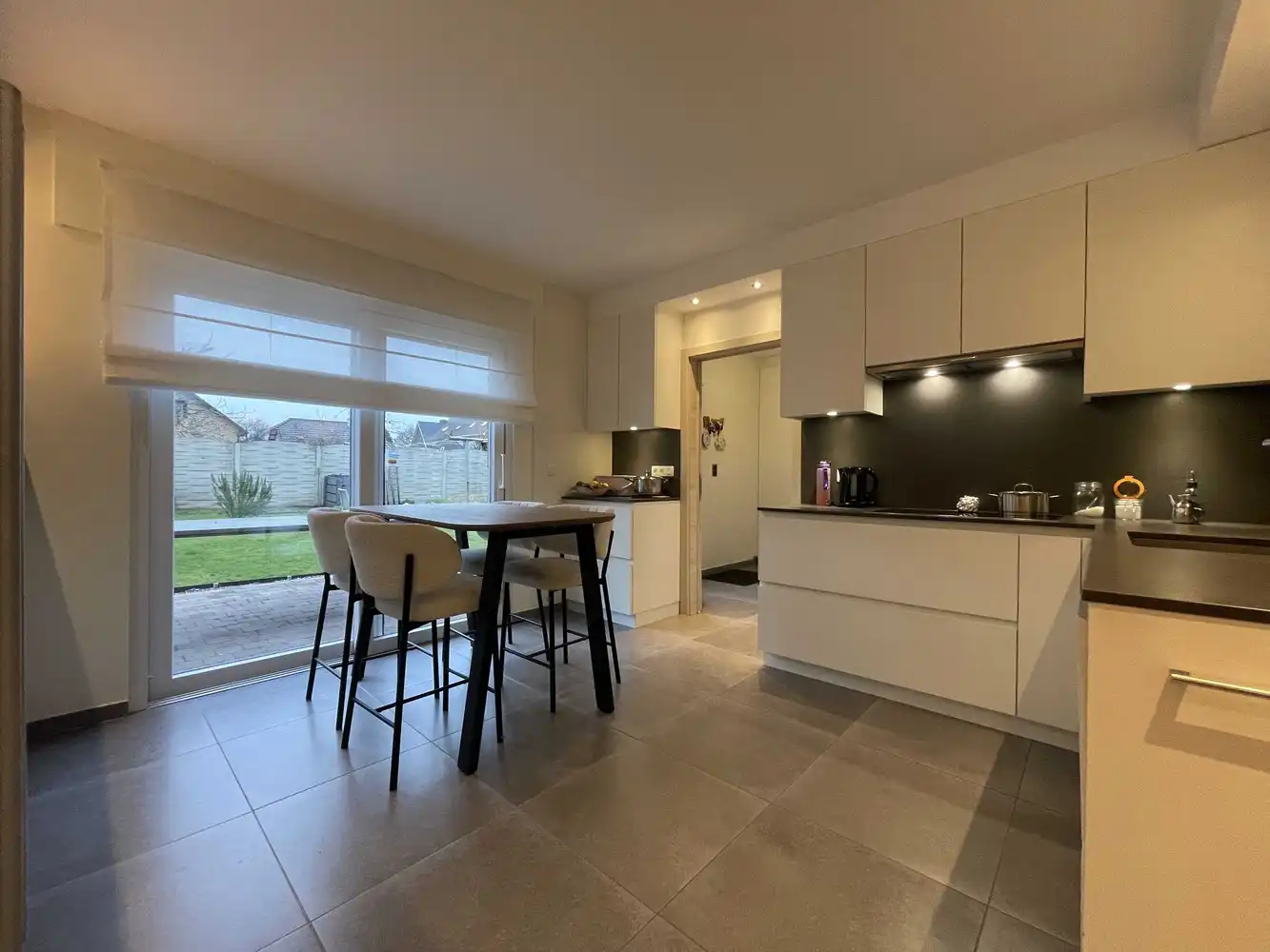 Rustig gelegen gezinswoning in onberispelijke staat van onderhoud foto 6