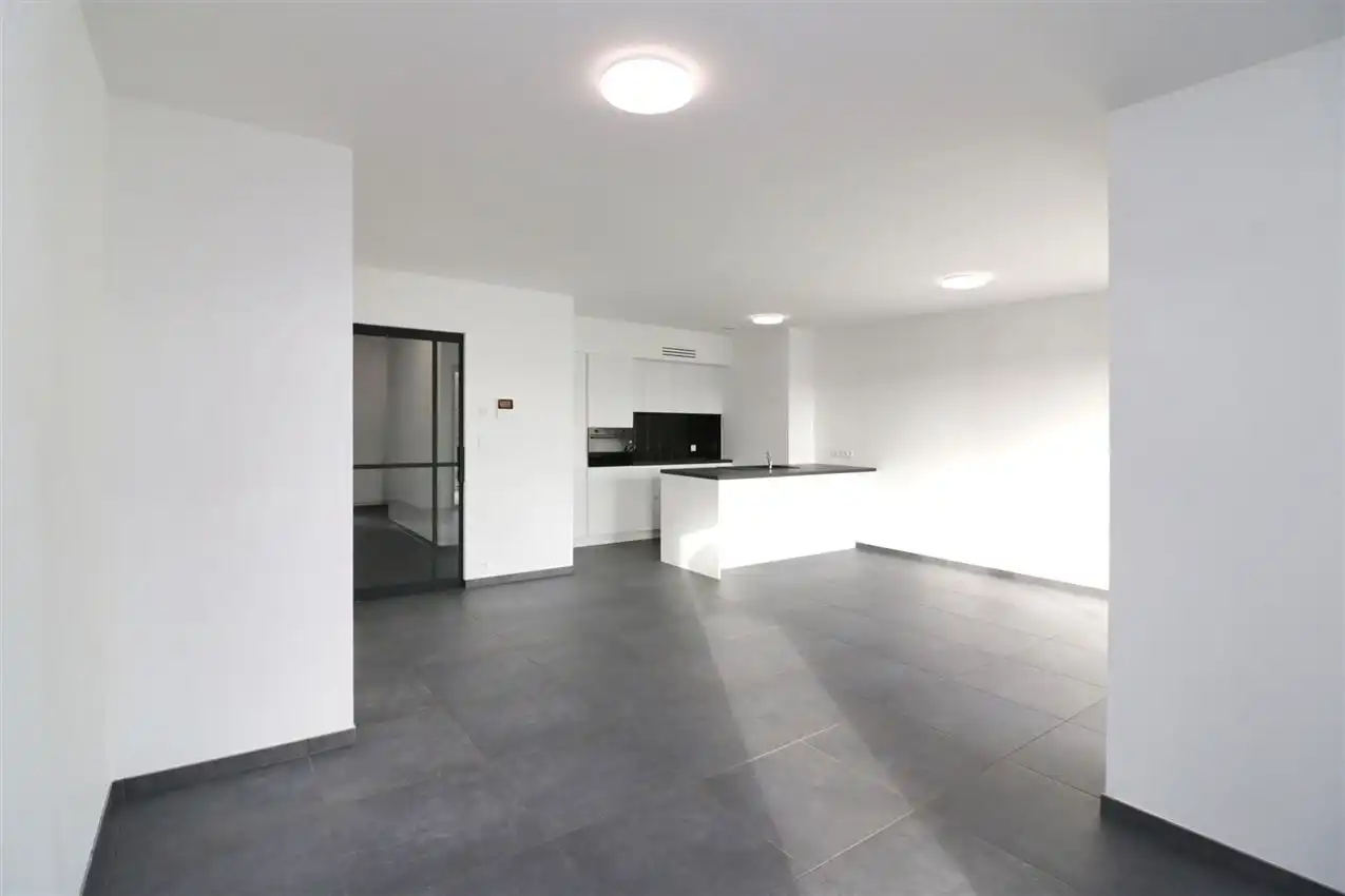 Zonnig appartement, zuidterras, twee slpk, autostaanplaats op gunstige locatie foto 3