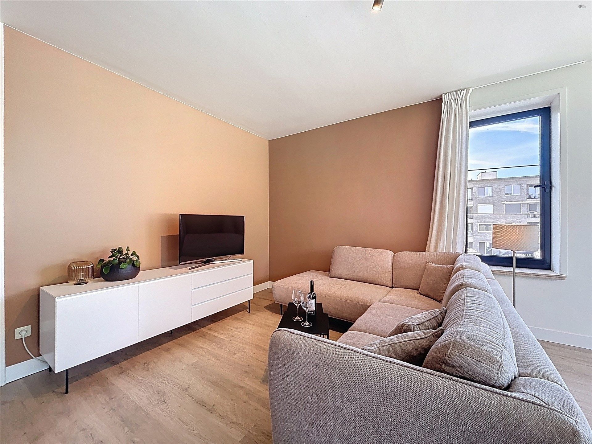 Prachtig drie slaapkamer appartement in hartje Beveren! foto 3