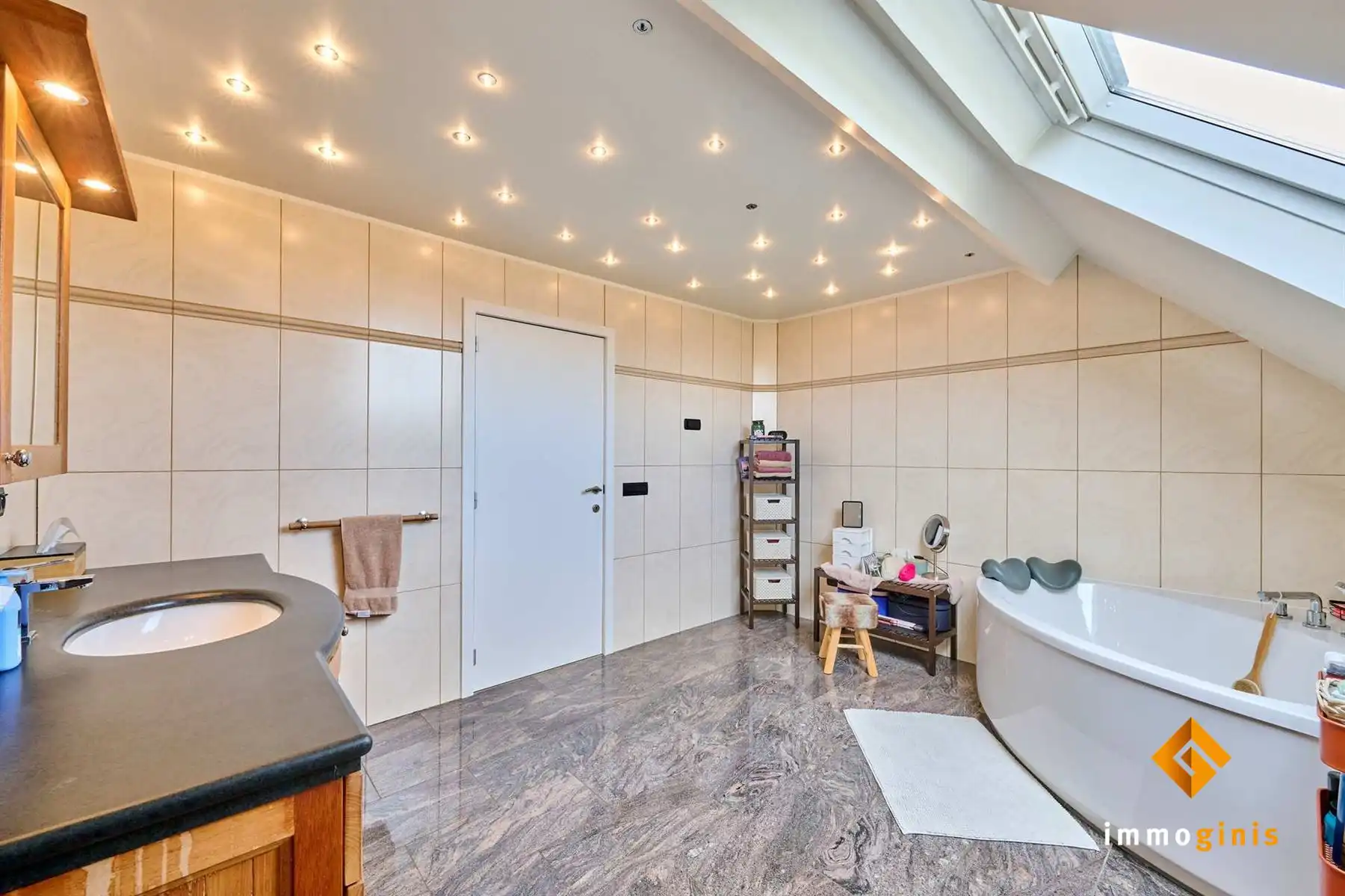 Luxueuze woning met 3 tot 5 slaapkamers en zéér grote, vrijstaande garage op een mooi perceel van 9a60ca. foto 22