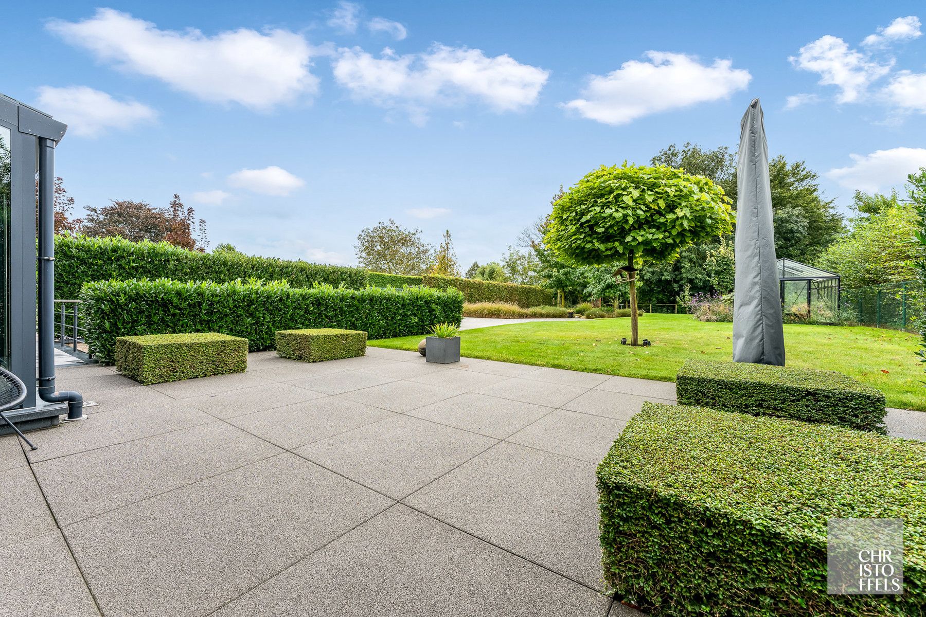 Vrijstaande villa in een rustige villawijk! foto 17