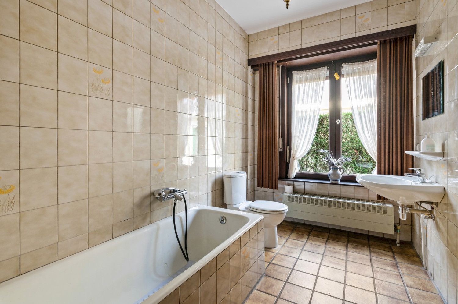 OPEN BEBOUWING MET GARAGE EN TUIN OP GOEDE LOCATIE! foto 12