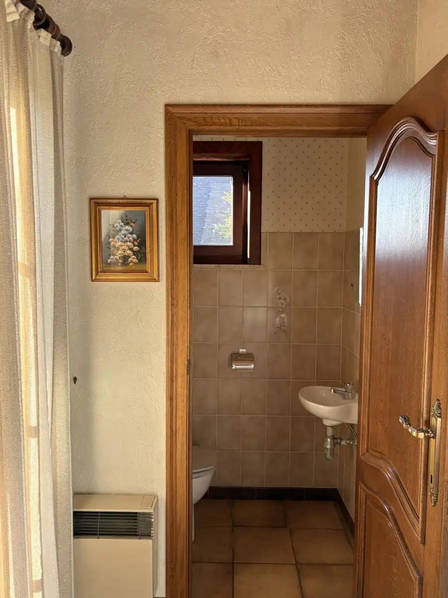 Te renoveren woning met groot bijgebouw foto 3