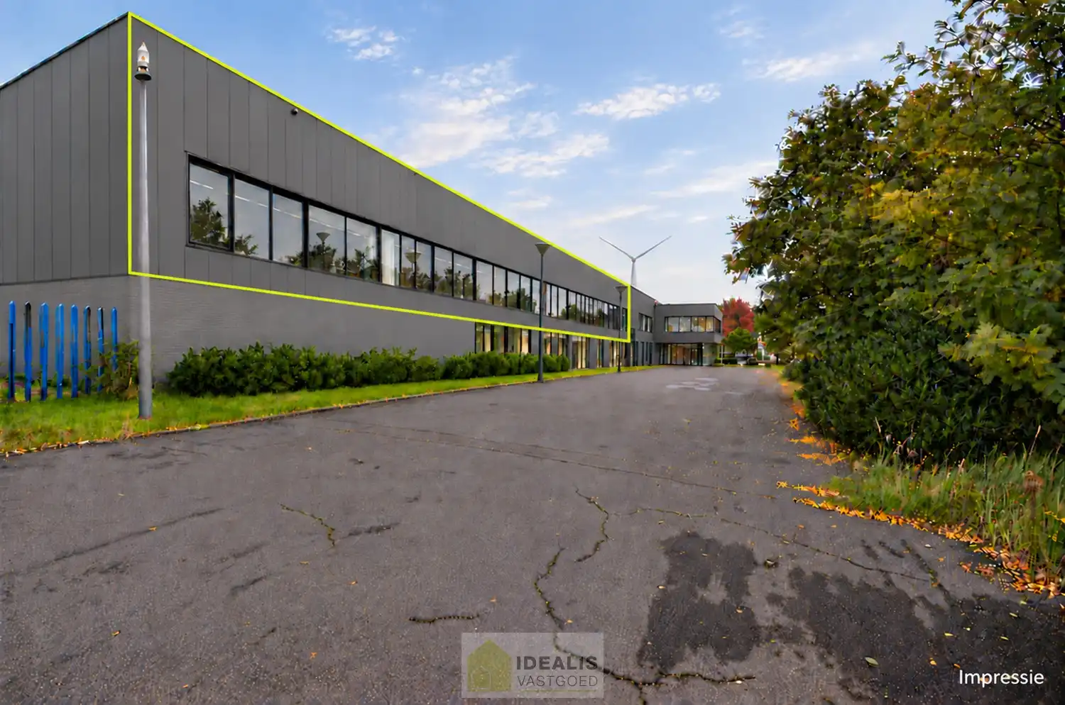 IDEALIS VASTGOED - UITZONDERLIJK RUIME NOG AF TE WERKEN KANTOORRUIMTE VAN MAAR LIEFST 408 M² OP STRATEGISCHE LOCATIE IN INDUSTRIEZONE LANKLAAR MET ZEER RUIME PARKEERGELEGENHEID! – Deze kantoorruimte omvat de volledige eerste verdieping van een bedrijfsgebouw en wordt aangeboden in casco staat, waarbij de toekomstige huurder de mogelijkheid heeft om de ruimtes volledig naar eigen wens en behoeften af te werken en in te delen. Verfraaiingswerken aan de gevel en het plaatsen van nieuwe glaspartijen zijn nog door en voor rekening van de verhuurder. Het pand geniet bovendien een uitstekende bereikbaarheid dankzij de nabijheid van de N75 en de autosnelweg E314, alsook van zeer ruime parkeergelegenheid! foto {{pictureIndex}}