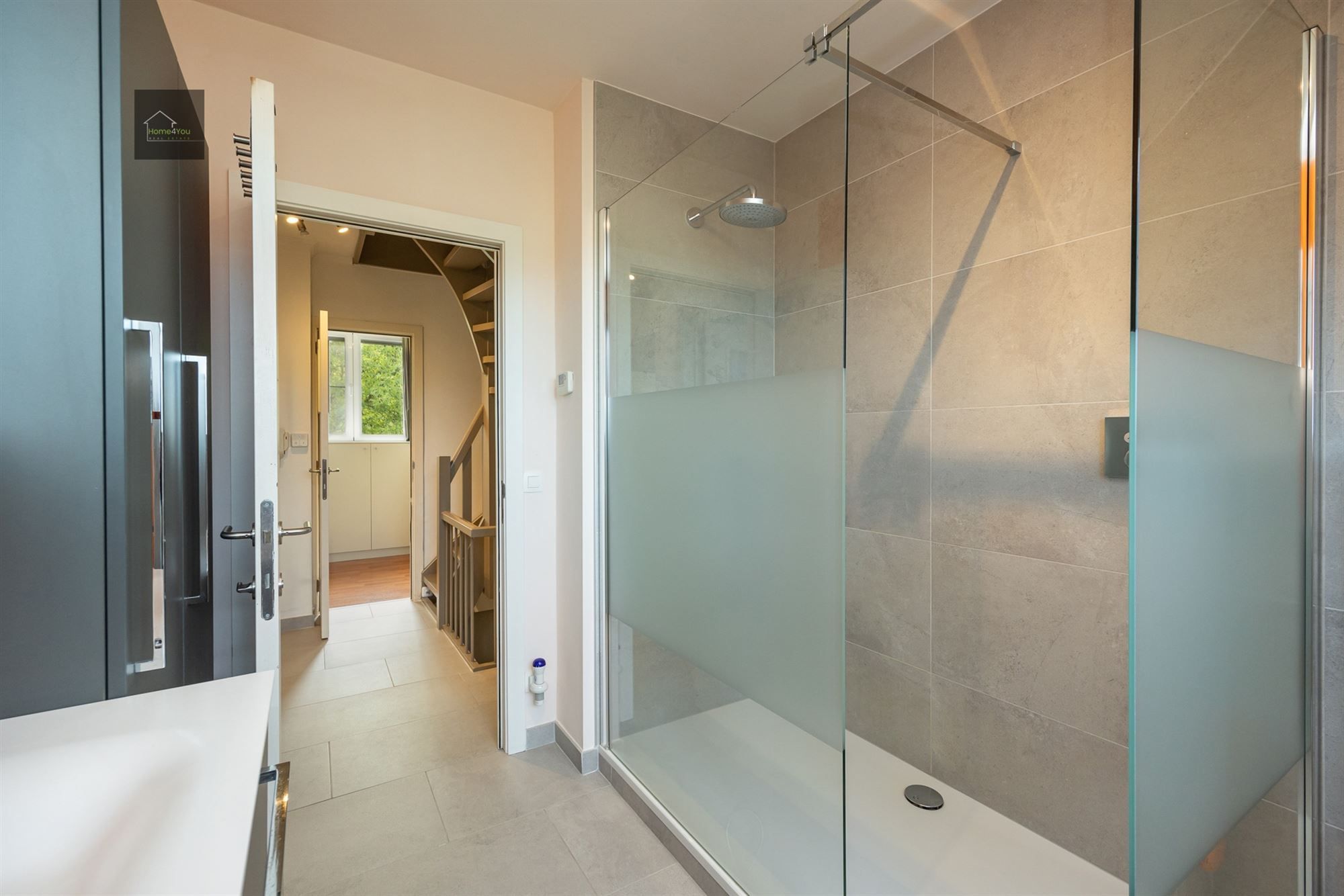 Instapklare woning met zonnepanelen op TOP locatie foto 16