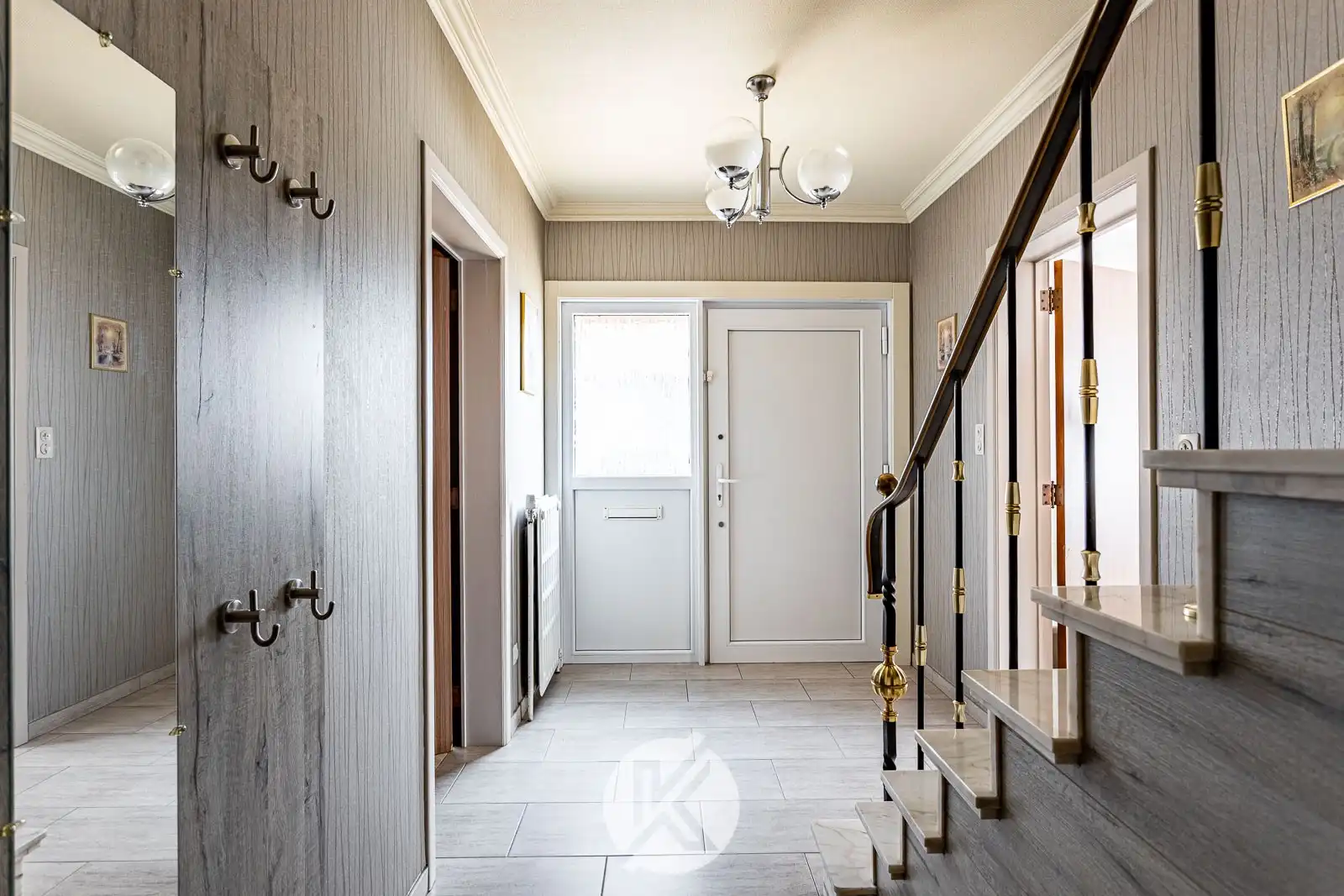 Robuuste halfopen woning met mooie mogelijkheden foto 9