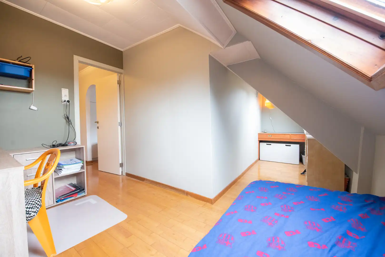 Halfopen bebouwing met 2 slaapkamers op groot perceel van 1305 m² foto 25