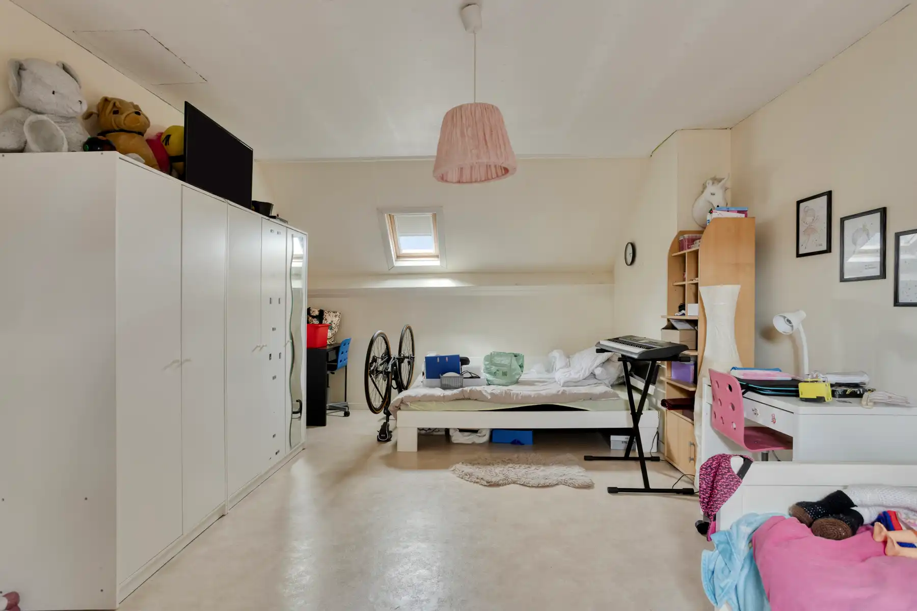 Goed gelegen woning met 3 slaapkamers, bureau en tuin foto 25