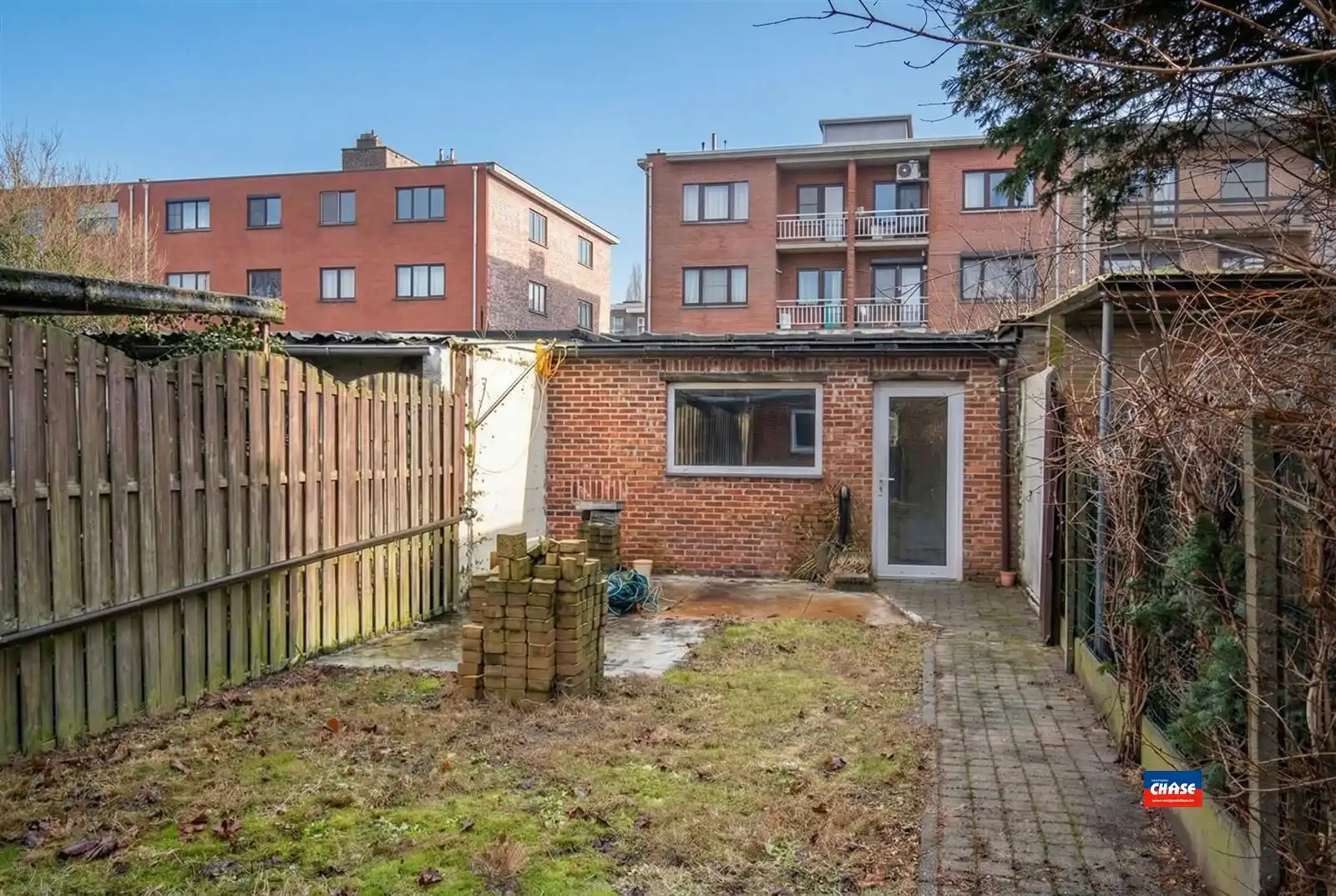 Gerenoveerde gezinswoning foto 25